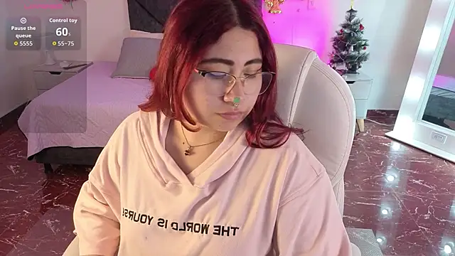 littlee red online show from December 2025 09:01:01 PM