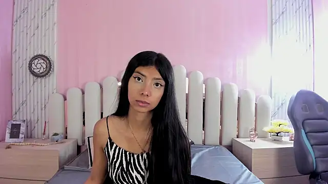 Isabella Marsh online show from October 2025 12:17:02 PM