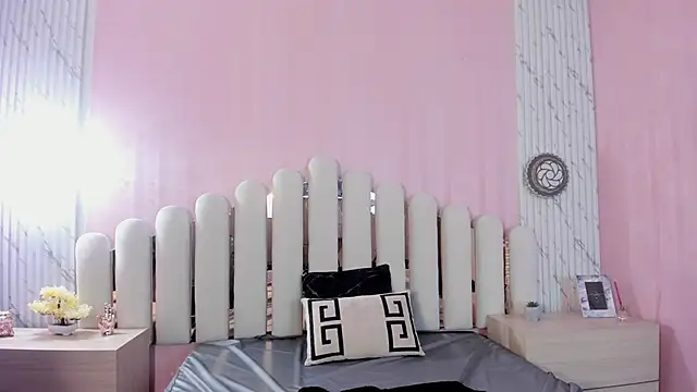 Isabella Marsh online show from December 2025 01:27:01 PM