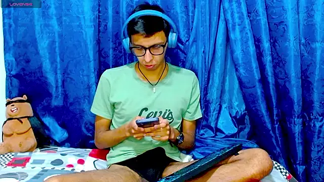 DavTwink3100 online show from March 2026 01:56:02 AM