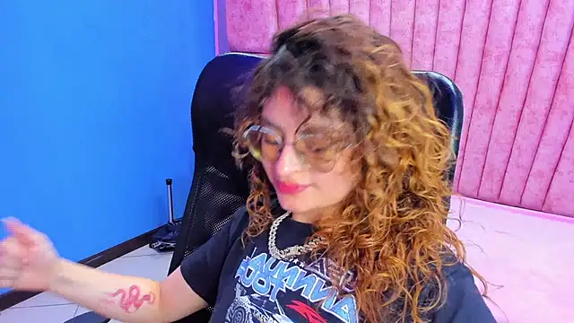 EmiliRouse  online show from November 2025 05:22:01 PM