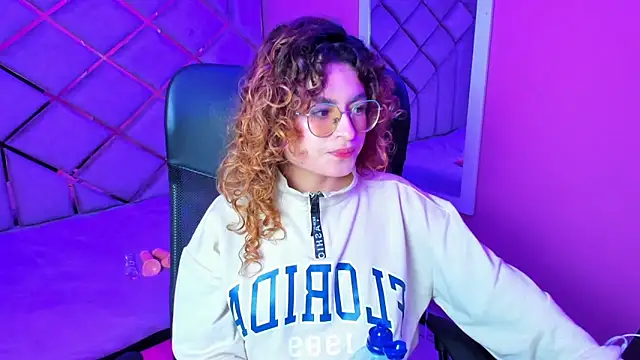 EmiliRouse  online show from November 2025 04:12:01 AM