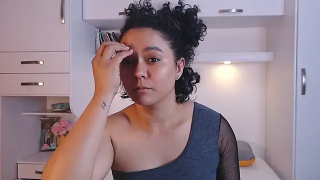 MartiRuis10 online show from December 2025 11:54:01 PM