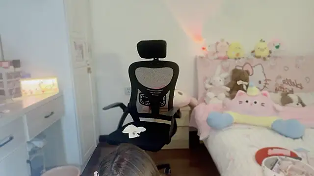 Snapshot of Onecutelittle chatting on November 2025 05:40:01 AM Onecutelittle online show from November 2025 05:40:01 AM