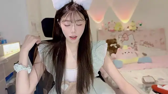 Snapshot of Onecutelittle chatting on November 2025 06:35:02 AM Onecutelittle online show from November 2025 06:35:02 AM