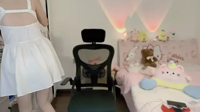 Snapshot of Onecutelittle chatting on November 2025 01:17:02 AM Onecutelittle online show from November 2025 01:17:02 AM