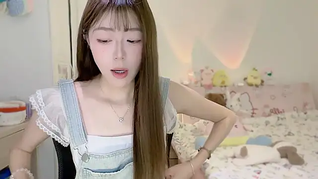 Snapshot of Onecutelittle chatting on November 2025 06:01:01 AM Onecutelittle online show from November 2025 06:01:01 AM