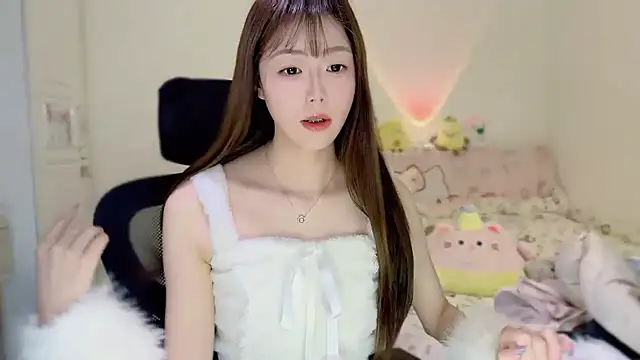 Snapshot of Onecutelittle chatting on November 2025 01:06:01 AM Onecutelittle online show from November 2025 01:06:01 AM