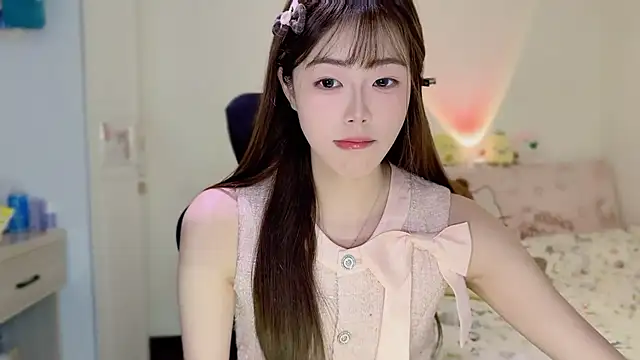 Snapshot of Onecutelittle chatting on December 2025 01:55:02 AM Onecutelittle online show from December 2025 01:55:02 AM