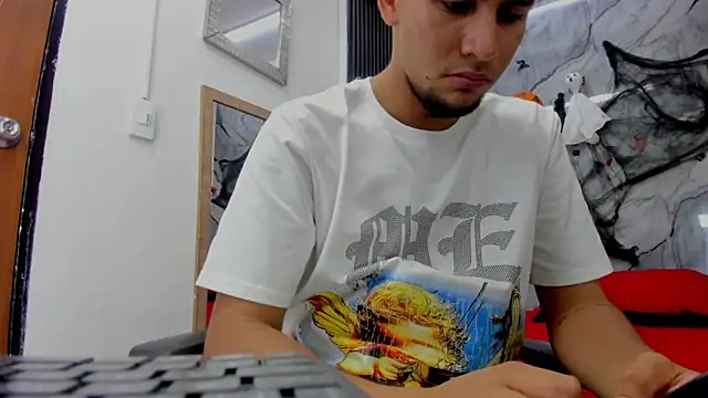 Alan-Smith1 online show from October 2025 07:34:02 PM