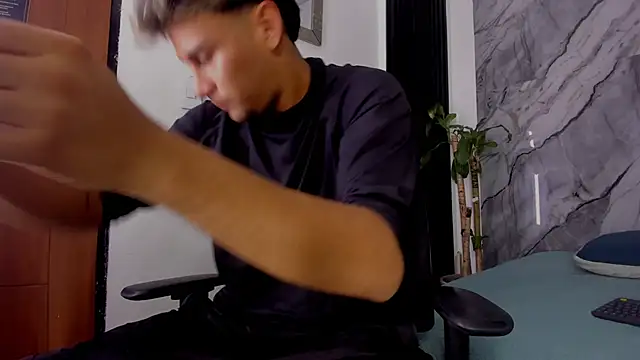 Alan-Smith1 online show from November 2025 07:57:01 PM