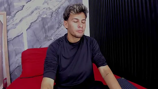 Alan-Smith1 online show from November 2025 07:35:01 PM