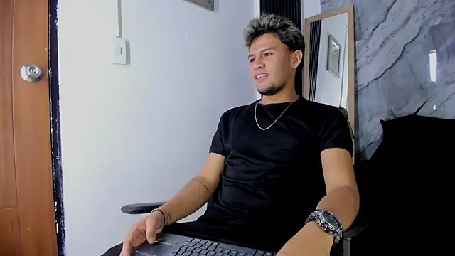 Alan-Smith1 online show from November 2025 08:10:01 PM