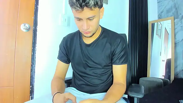 Alan-Smith1 online show from December 2025 09:01:02 PM