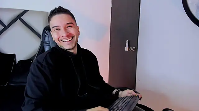 mike 257 online show from October 2025 12:13:02 PM