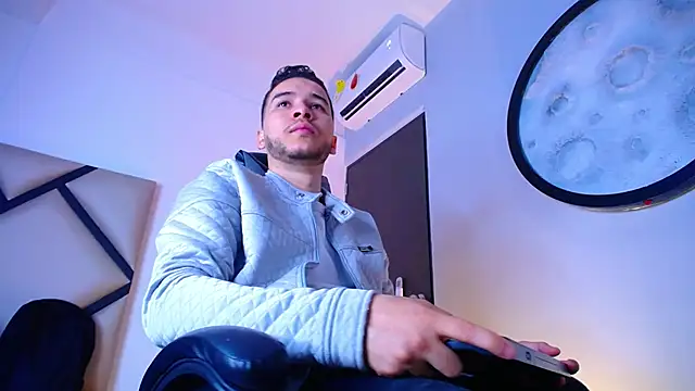 mike 257 online show from December 2025 12:03:02 PM