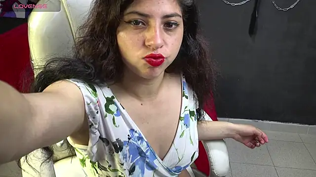 Aishaahot online show from October 2025 12:45:01 PM