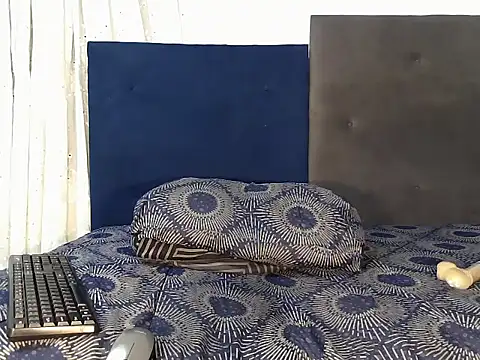 MinnieBee101 online show from March 2026 02:04:02 AM