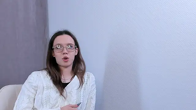 FabiolaCowing online show from October 2025 04:08:01 PM