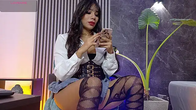 Snapshot of SelenaAbatti_ chatting on November 2025 04:10:02 AM SelenaAbatti online show from November 2025 04:10:02 AM