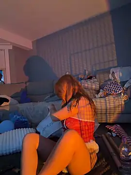 Snapshot of Ellieskyyee1 chatting on December 2025 09:33:01 PM Ellieskyyee1 online show from December 2025 09:33:01 PM