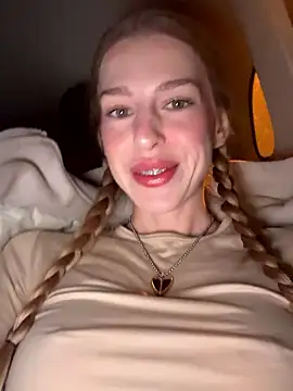 kira mia online show from January 2026 04:22:02 PM