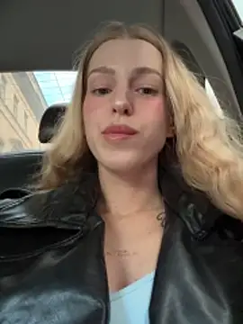 kira mia online show from April 2026 04:09:01 PM