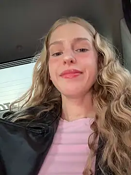 kira mia online show from May 2026 04:45:02 PM
