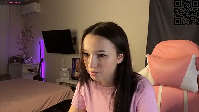 Snapshot of ella_simons chatting on November 2025 12:20:02 AM ella simons online show from November 2025 12:20:02 AM