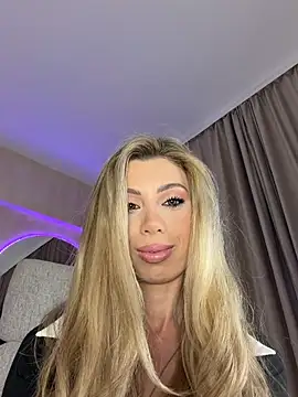 Snapshot of KaylaBenz chatting on January 2026 09:19:01 PM KaylaBenz online show from January 2026 09:19:01 PM