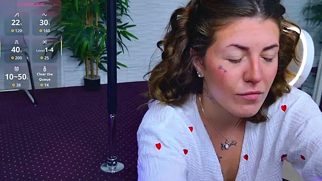 IvorySwan online show from November 2025 05:40:01 AM