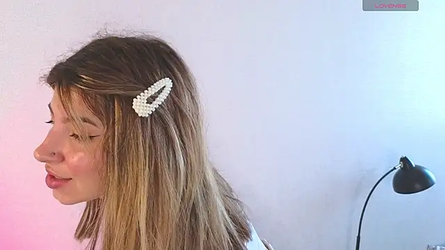 Snapshot of KiraBlushy chatting on October 2025 09:22:02 AM KiraBlushy online show from October 2025 09:22:02 AM