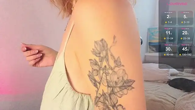 Snapshot of KiraBlushy chatting on November 2025 05:18:02 AM KiraBlushy online show from November 2025 05:18:02 AM