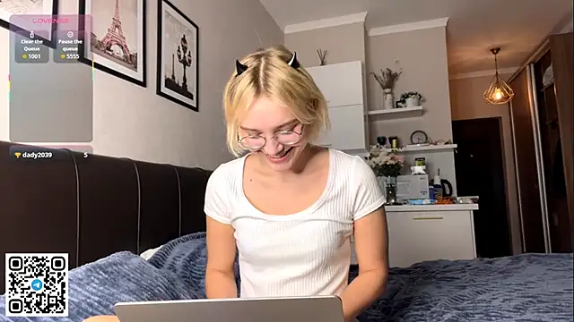 Snapshot of MelodyImam chatting on November 2025 03:24:01 PM MelodyImam online show from November 2025 03:24:01 PM