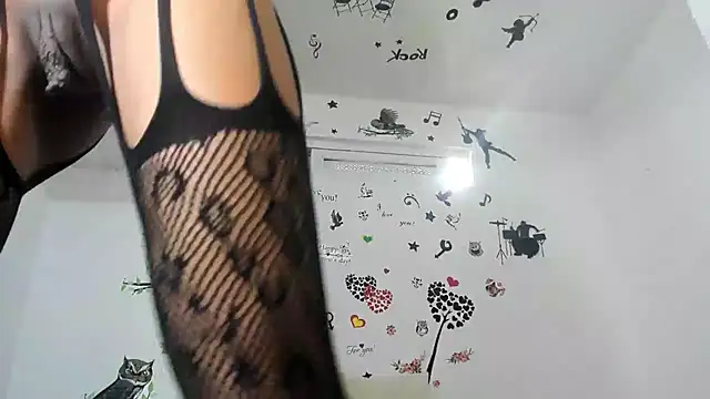 Snapshot of YAILIN_04 chatting on November 2025 07:18:02 PM YAILIN 04 online show from November 2025 07:18:02 PM