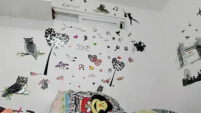 Snapshot of YAILIN_04 chatting on December 2025 01:57:02 AM YAILIN 04 online show from December 2025 01:57:02 AM