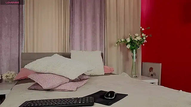 AlexColee online show from November 2025 02:33:01 PM