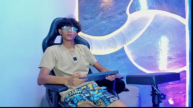 Sex Boy 33  online show from October 2025 04:31:02 AM