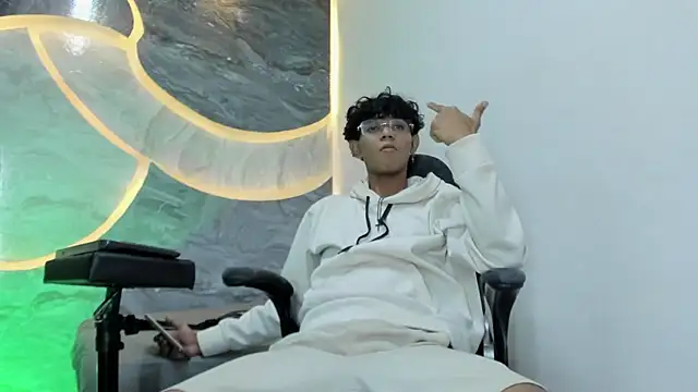 Sex Boy 33  online show from October 2025 04:29:02 AM