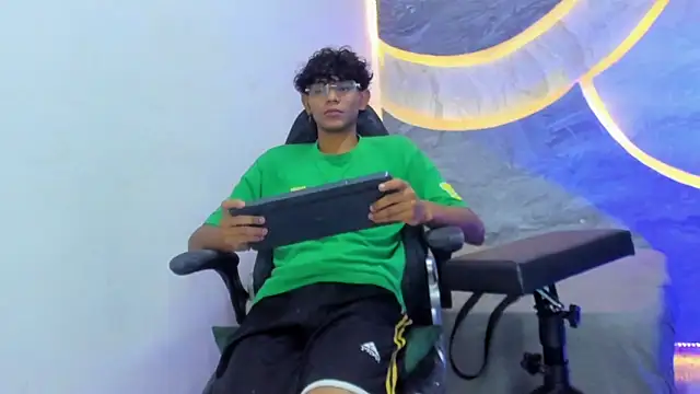 Sex Boy 33  online show from October 2025 04:49:01 AM