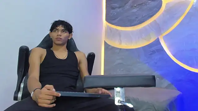 Sex Boy 33  online show from November 2025 04:11:02 AM