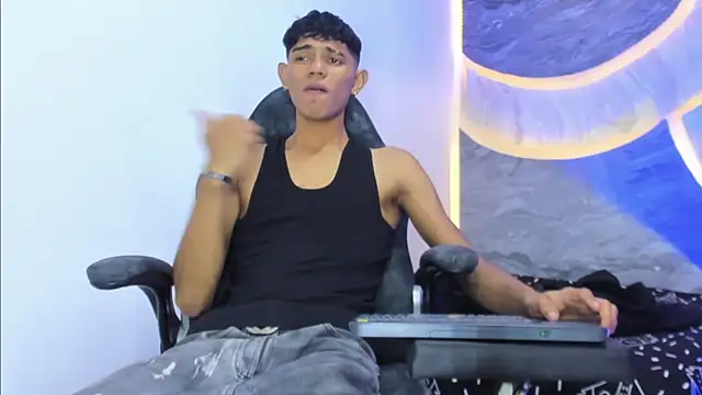 Sex Boy 33  online show from December 2025 06:30:02 AM