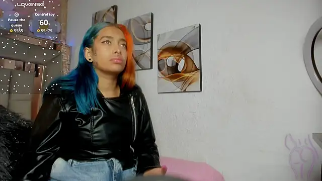 Cristall ravven online show from November 2025 01:32:01 PM