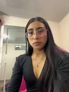 Violeet-Smith online show from October 2025 08:41:02 PM