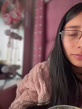 Violeet-Smith online show from April 2026 07:58:02 PM