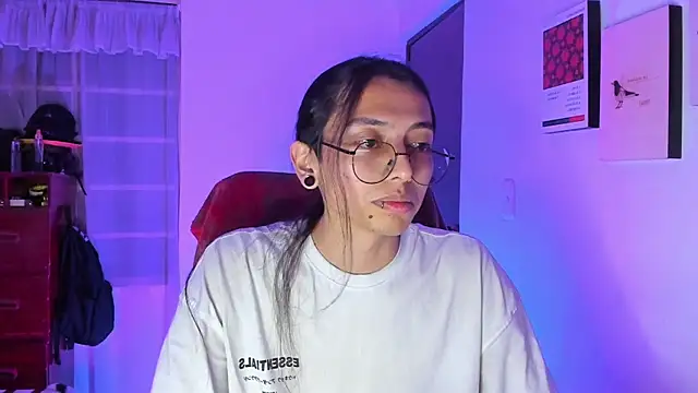 Snapshot of _Astrea_ chatting on February 2026 01:02:01 AM Astrea online show from February 2026 01:02:01 AM