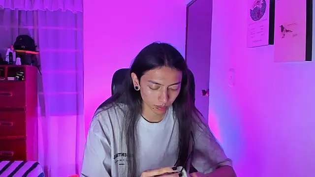 Snapshot of _Astrea_ chatting on March 2026 12:39:01 AM Astrea online show from March 2026 12:39:01 AM