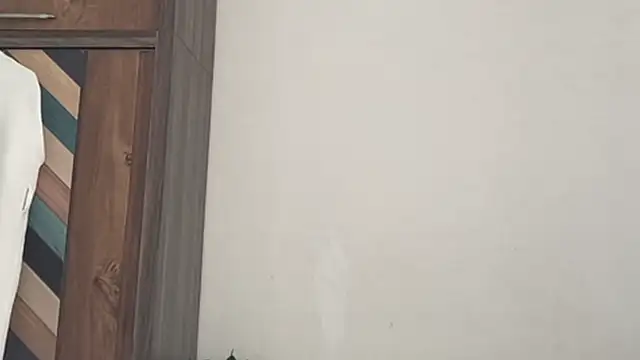 Snapshot of MakeMeAwareAah chatting on December 2025 04:20:03 AM MakeMeAwareAah online show from December 2025 04:20:03 AM