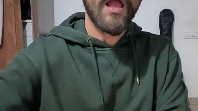 Snapshot of MakeMeAwareAah chatting on January 2026 03:50:02 PM MakeMeAwareAah online show from January 2026 03:50:02 PM