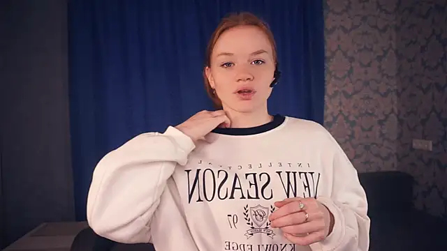 KarlynGow online show from November 2025 06:34:01 AM